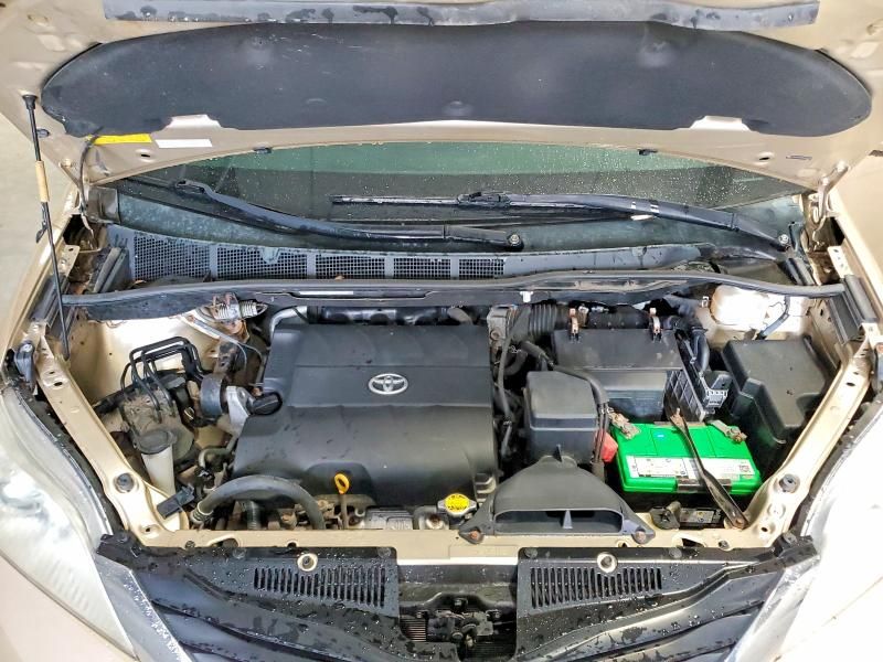 2011 Toyota Sienna le