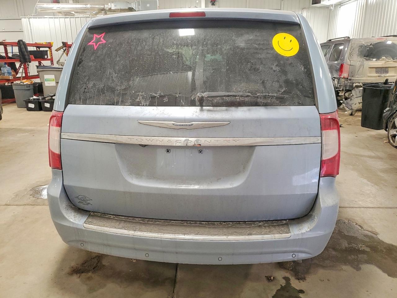 2013 Chrysler Town & Country Touring l