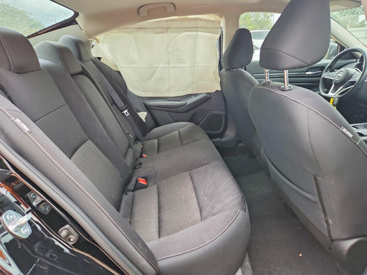 2024 Nissan Altima sv