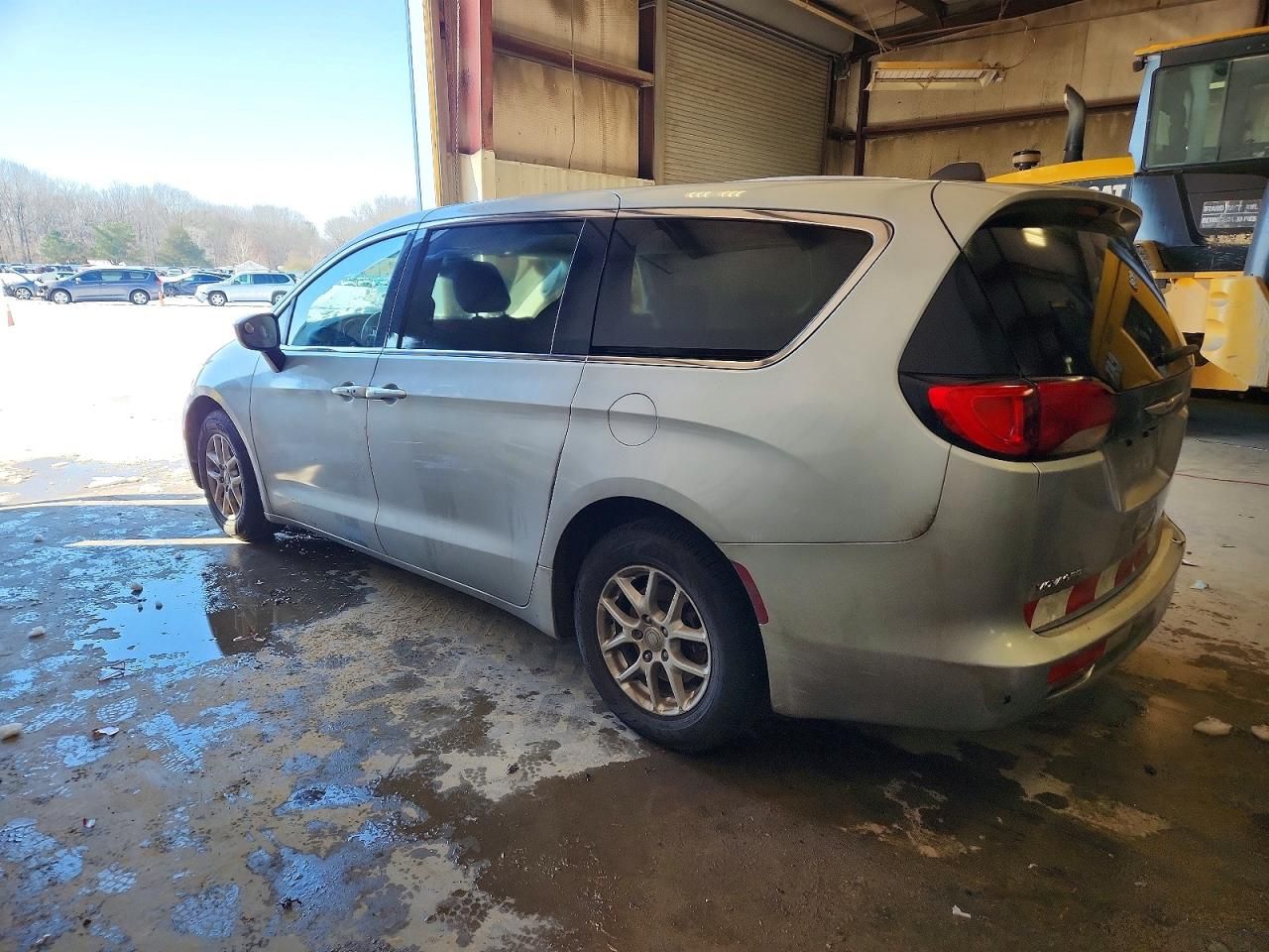 2023 Chrysler Voyager lx