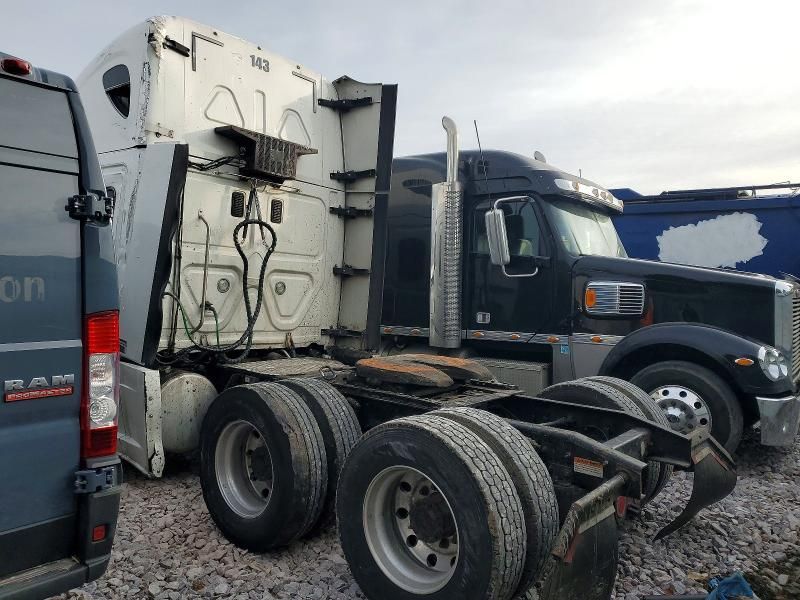 2016 Freightliner Cascadia 125