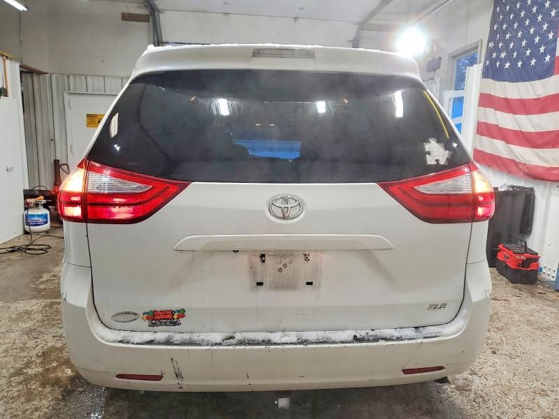 2015 Toyota Sienna xle