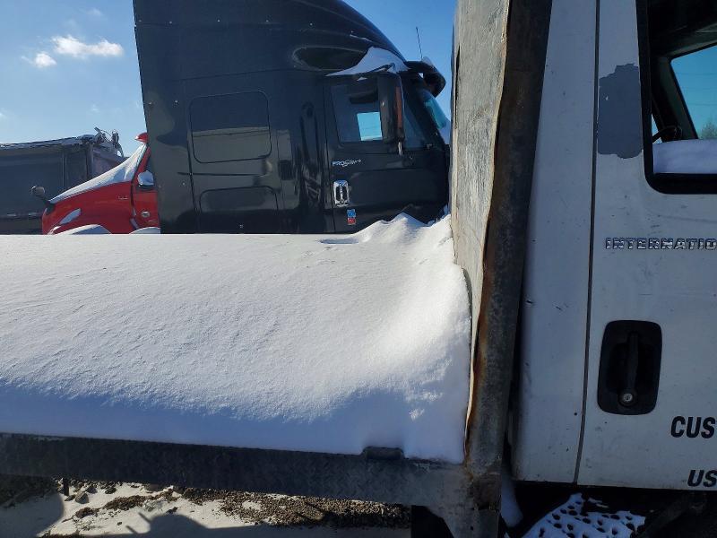 2004 International 7400 Flatbed Truck