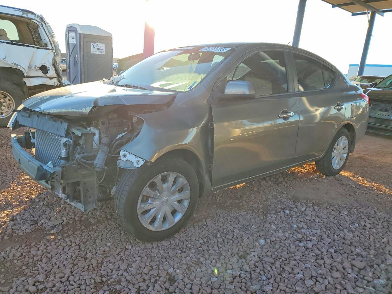 2013 Nissan Versa s