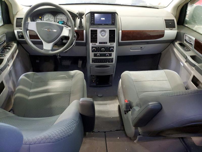2010 Chrysler Town & Country Touring