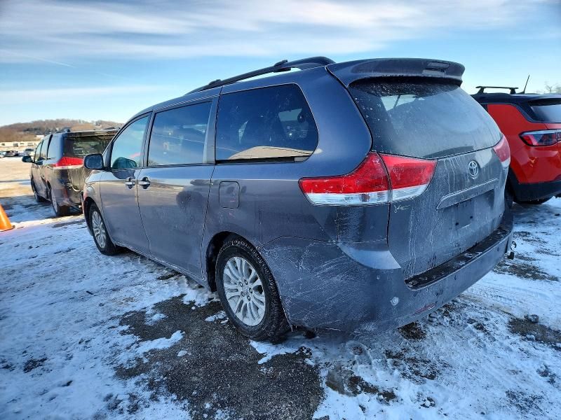 2011 Toyota Sienna xle