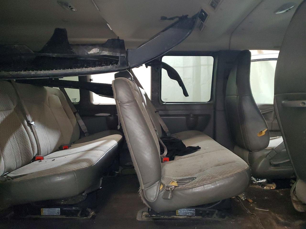 2020 Chevrolet Express G2500 LT