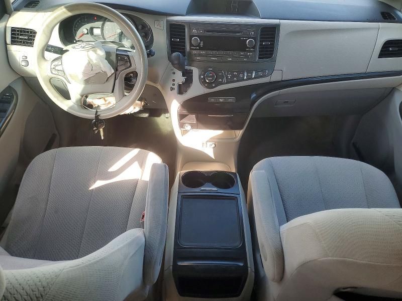 2013 Toyota Sienna le