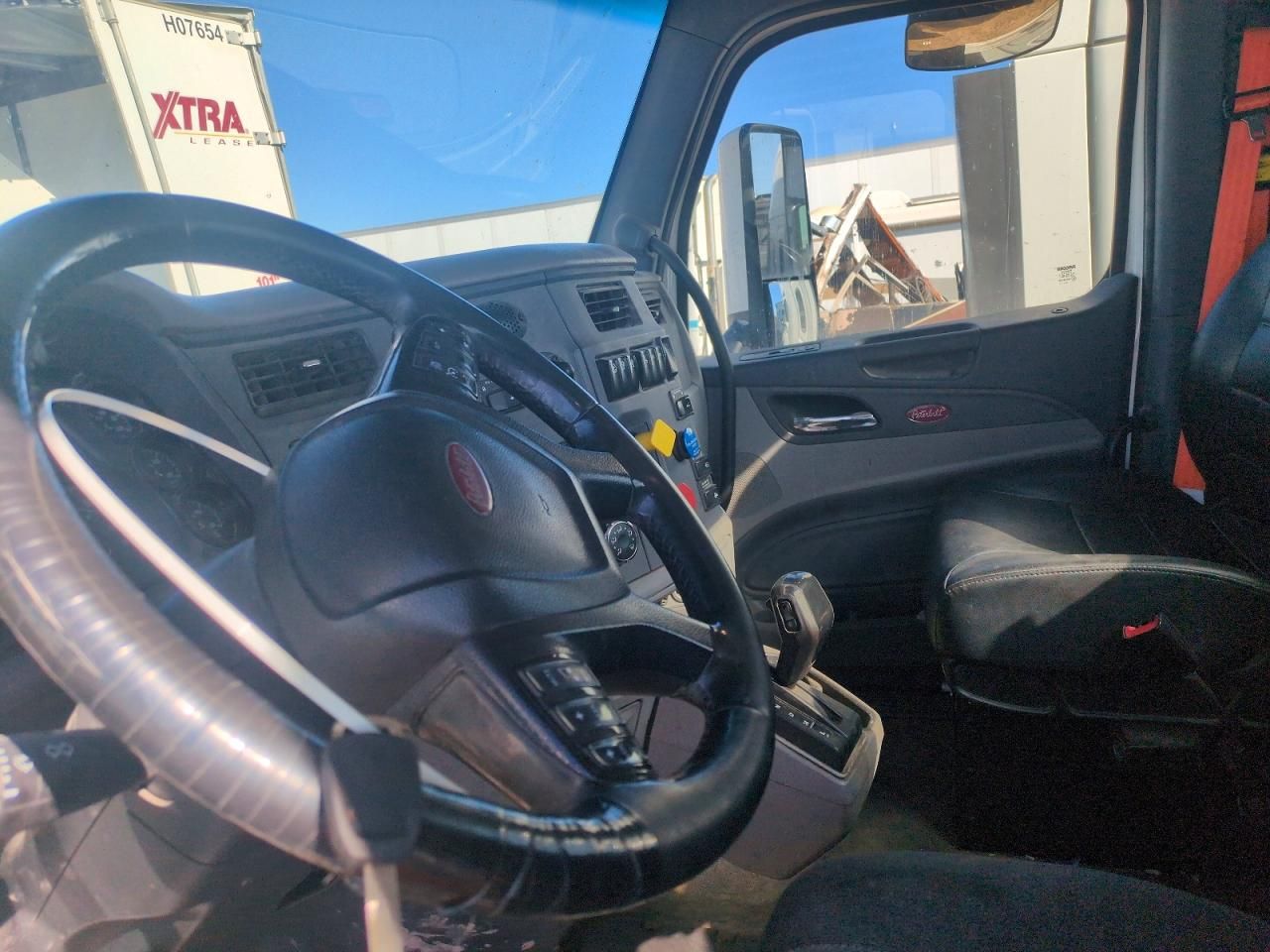 2017 Peterbilt 579 Semi Truck