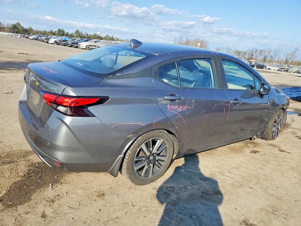 2020 Nissan Versa sv