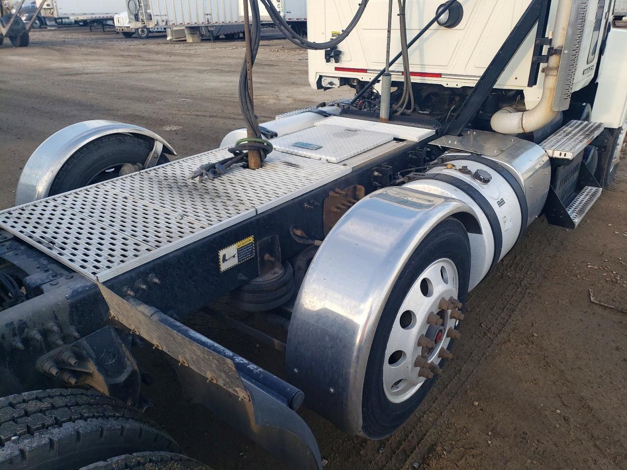 2016 Mack CHU613 Semi Truck