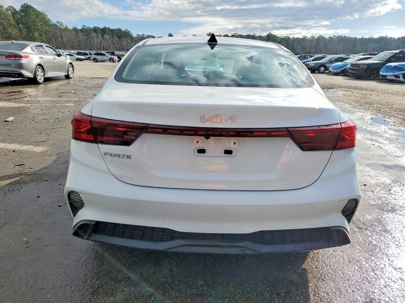 2023 KIA Forte lx