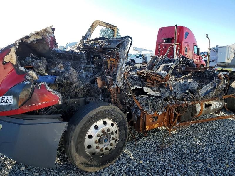 2020 Freightliner Cascadia 126 Semi Truck