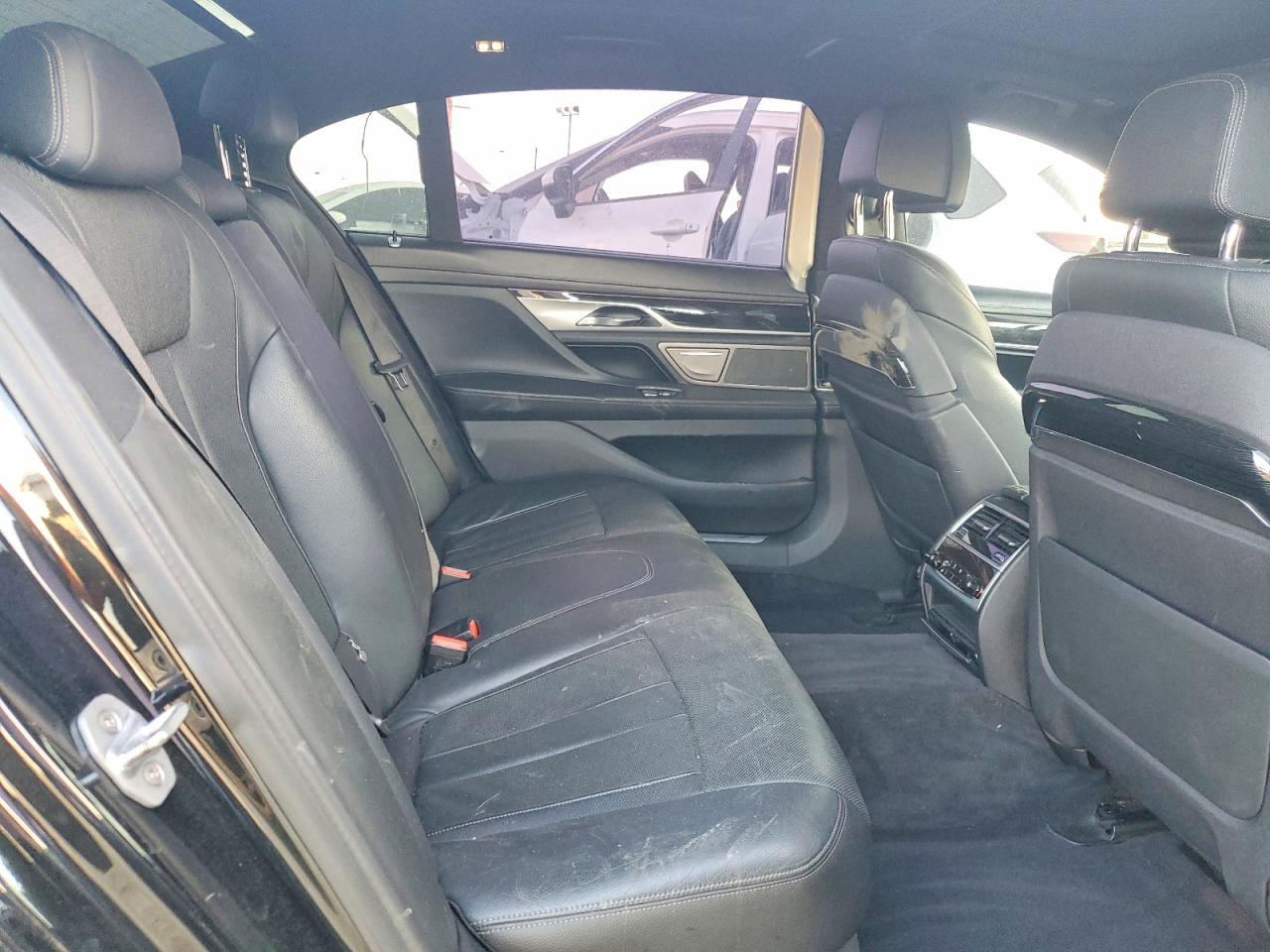 2019 BMW 740 i