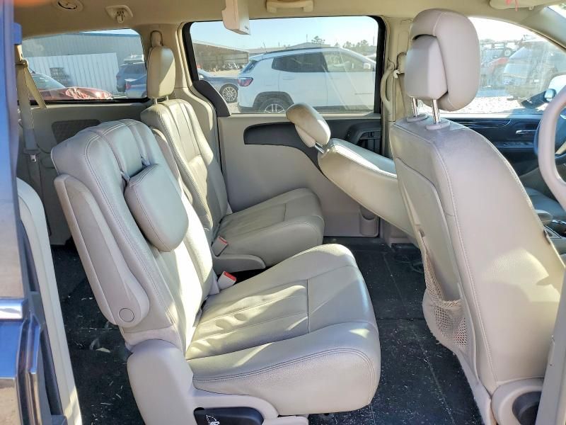 2013 Chrysler Town & Country Touring