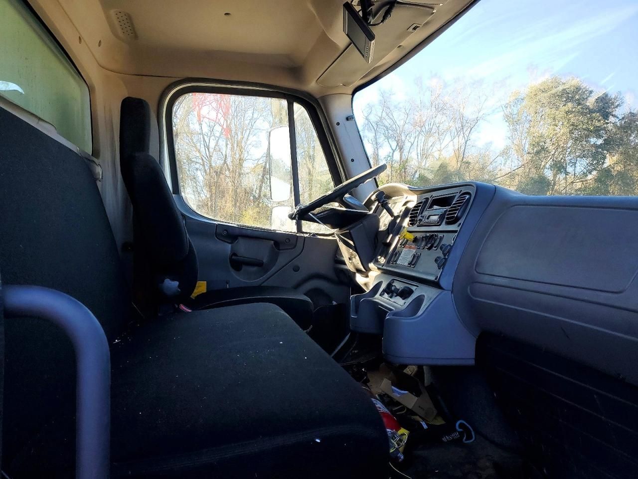 2016 Freightliner Business Class M2 BOX Truck