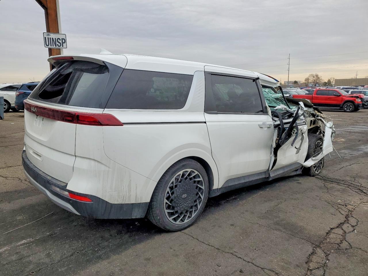 2022 KIA Carnival lx