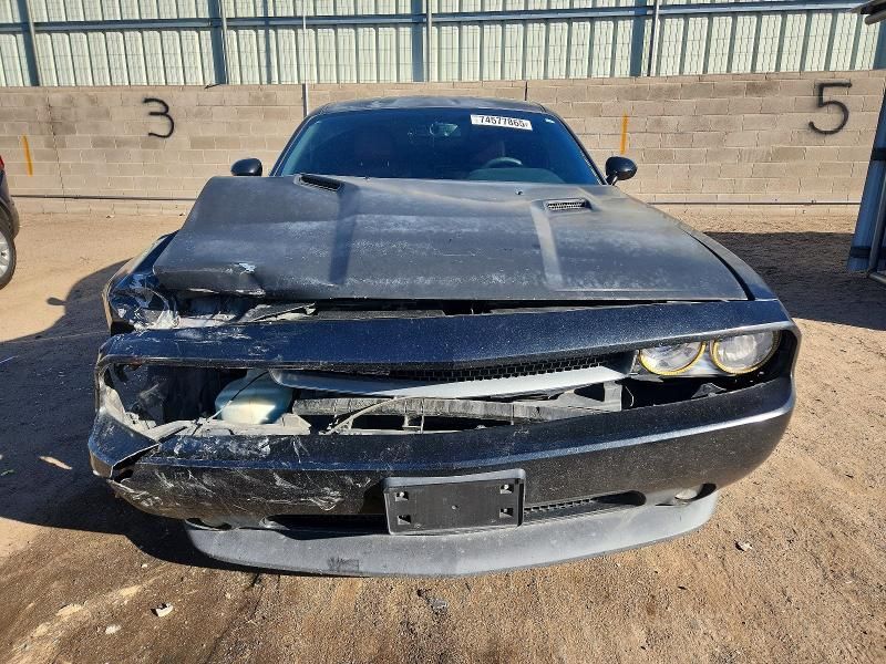 2014 Dodge Challenger sxt