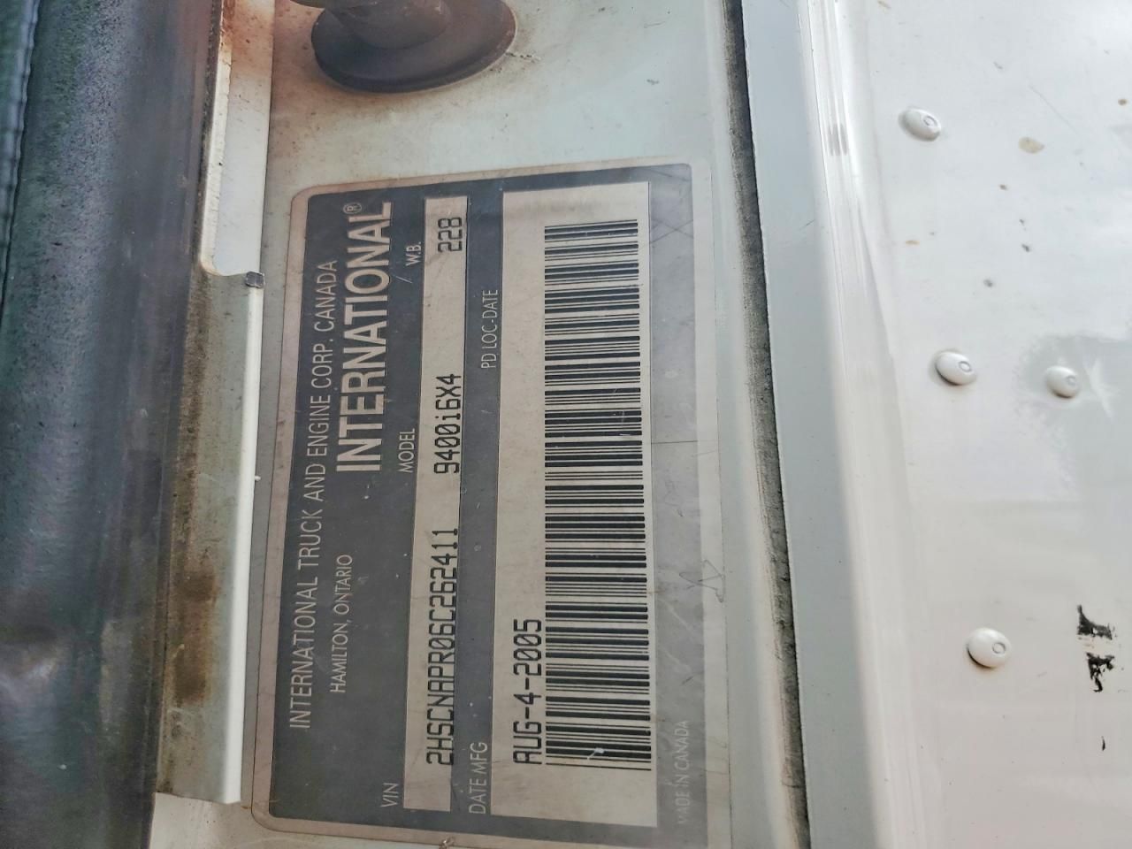 2006 International 2000 International 9400I Semi Truck