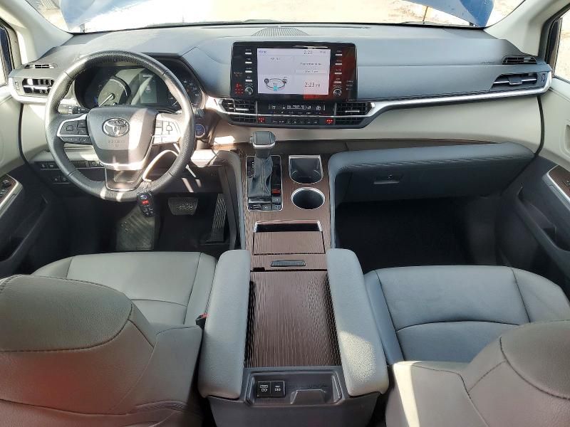 2023 Toyota Sienna xle