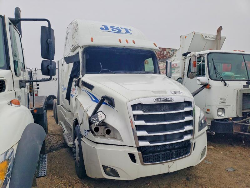 2018 Freigliner 2018 Freightliner Cascadia 126 Semi Truck