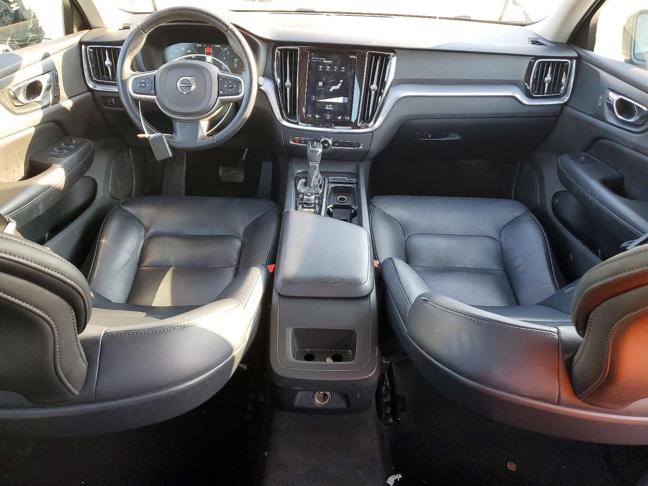 2020 Volvo S60 T6 Momentum