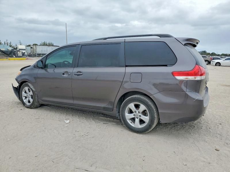 2012 Toyota Sienna le