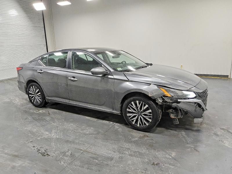 2023 Nissan Altima sv