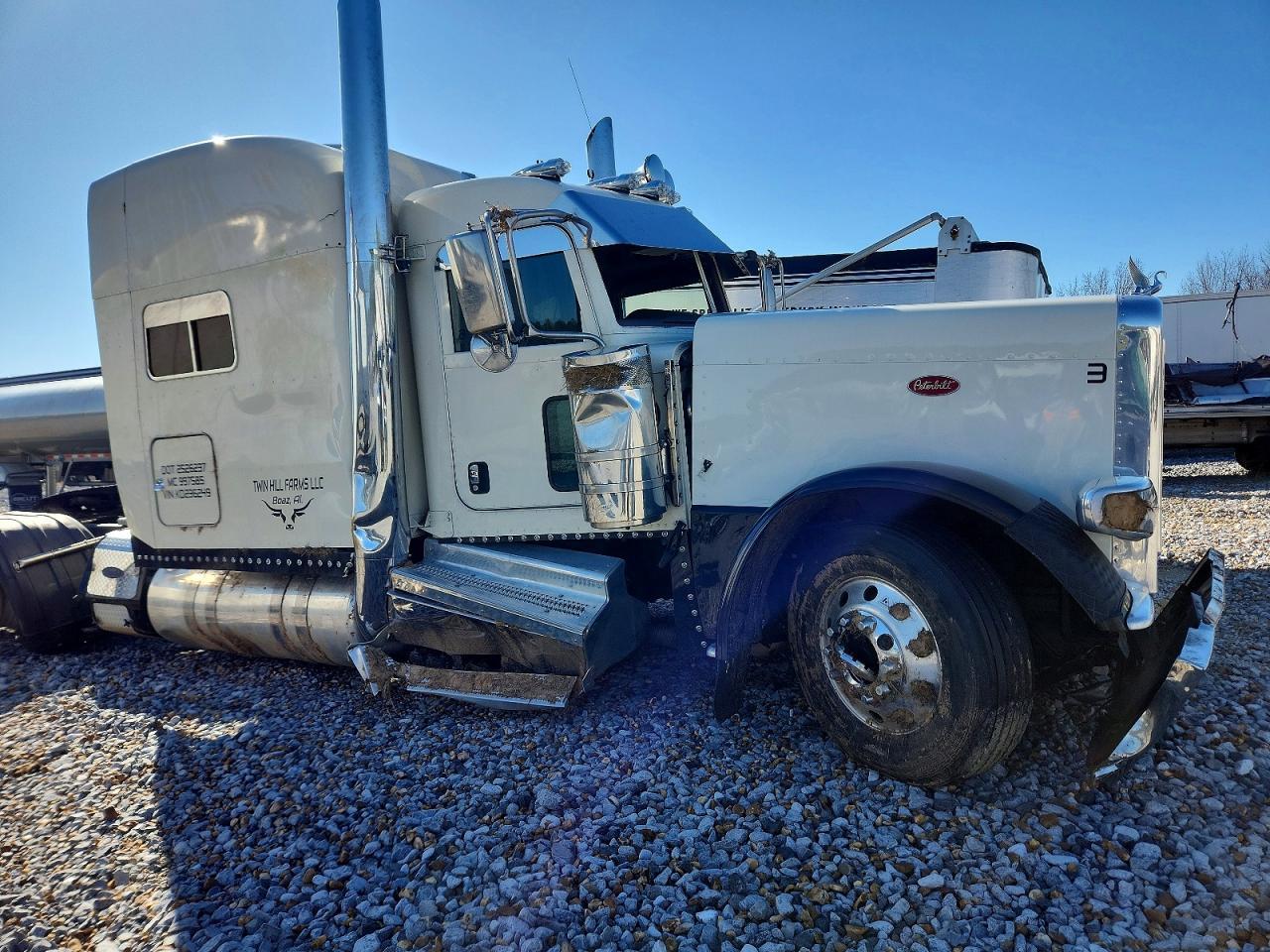 2019 Peterbilt 389 Semi Truck