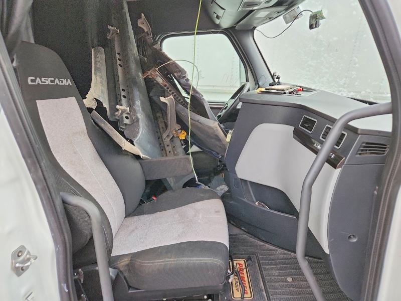 2020 Freigliner Cascadia 126