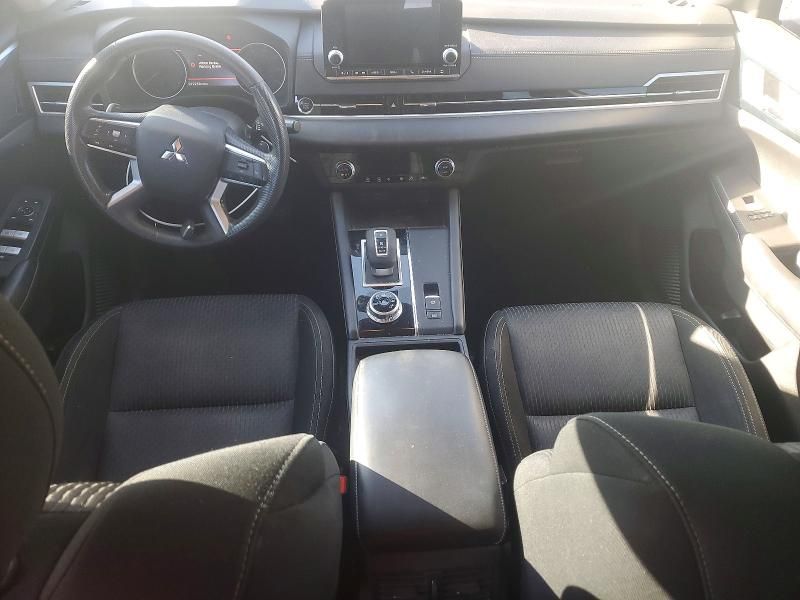 2022 Mitsubishi Outlander es