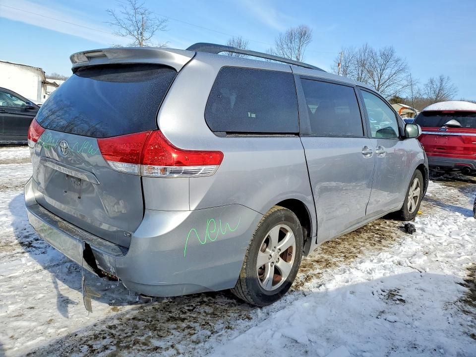 2011 Toyota Sienna le