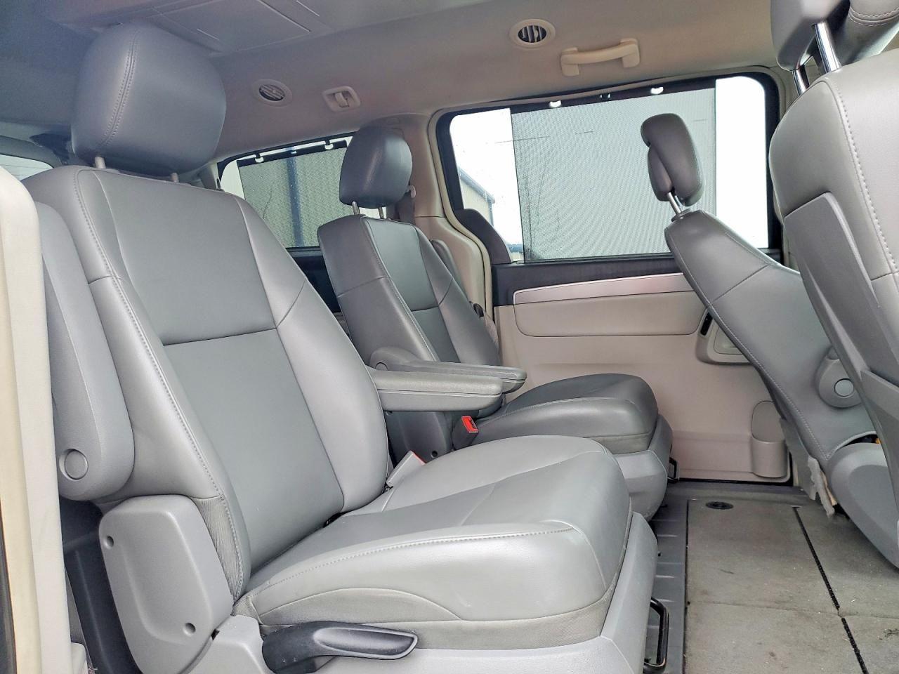 2012 Volkswagen Routan se