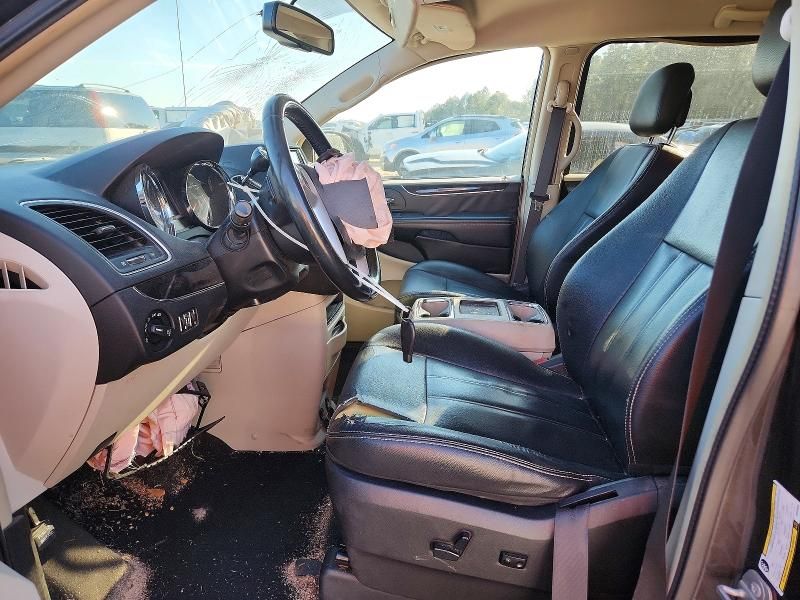 2016 Chrysler Town & Country Touring