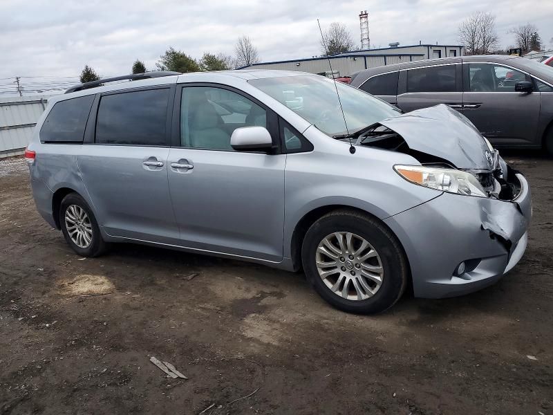 2013 Toyota Sienna xle