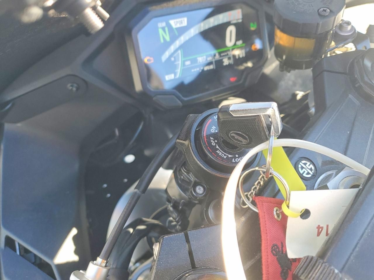 2025 Kawasaki ZX1002 T