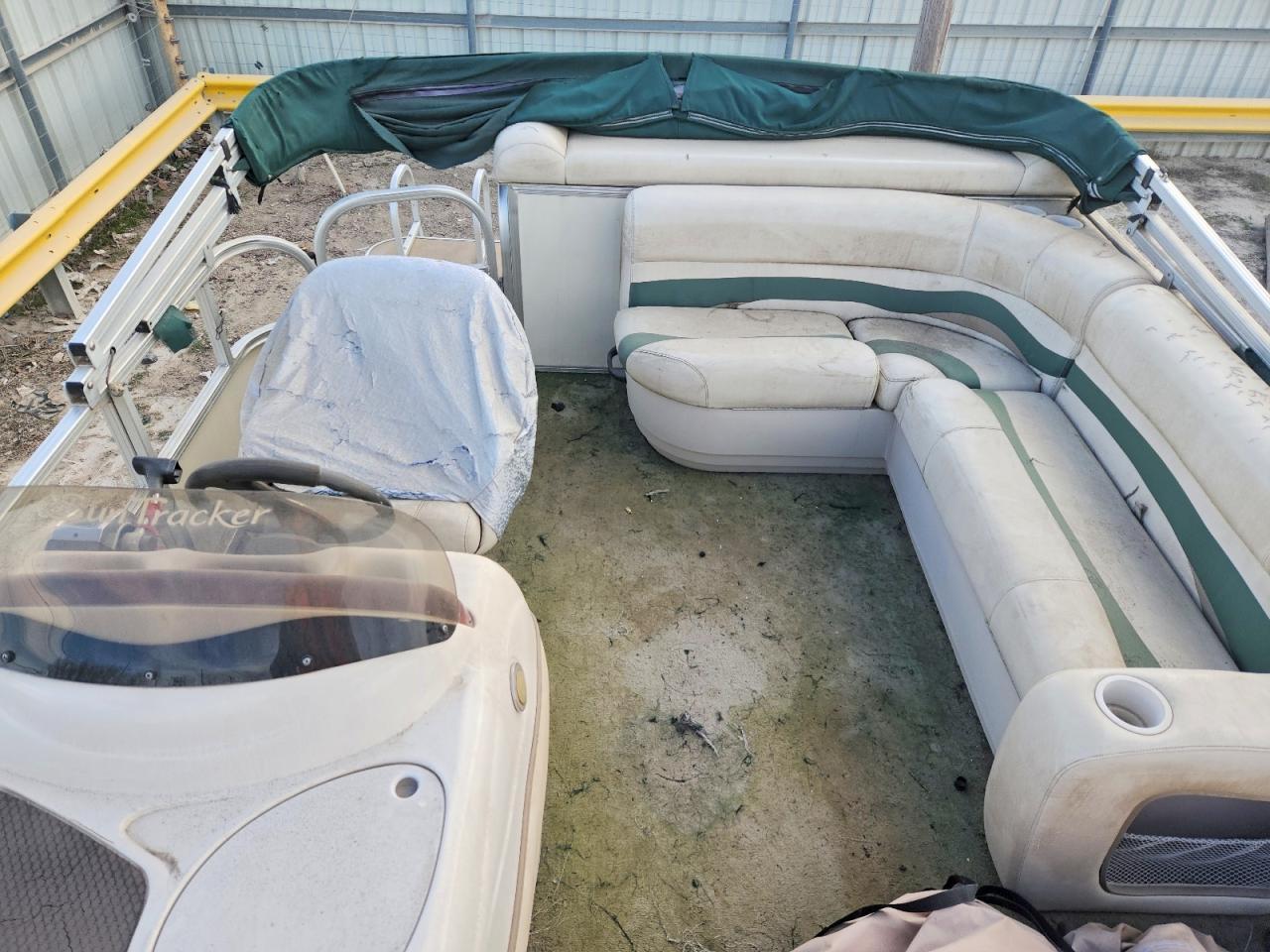 2011 Sun Tracker Pontoon Boat