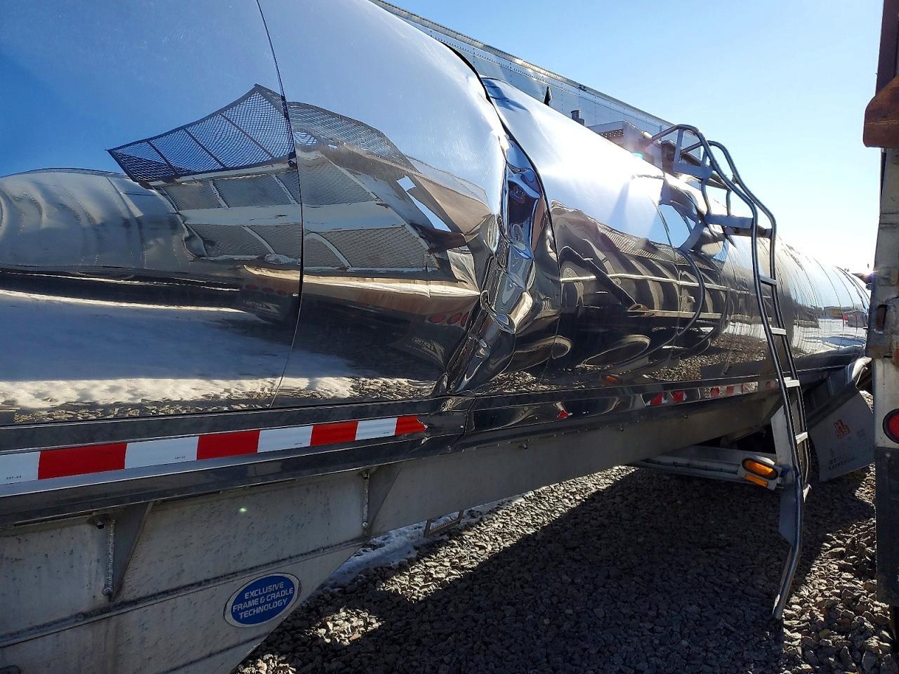 2014 Walker Tanker-Tank Trailer