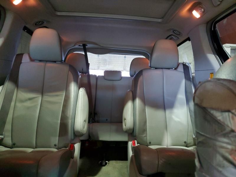 2013 Toyota Sienna xle