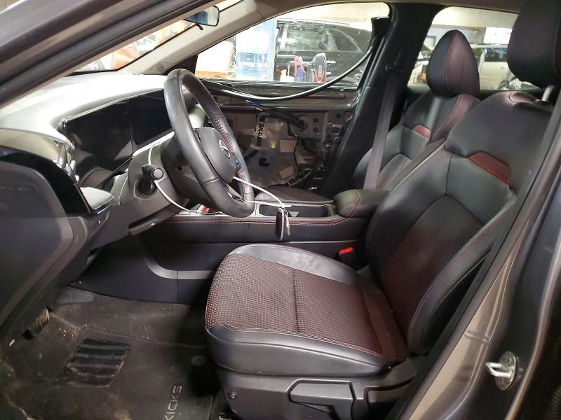 2025 Nissan Kicks sr