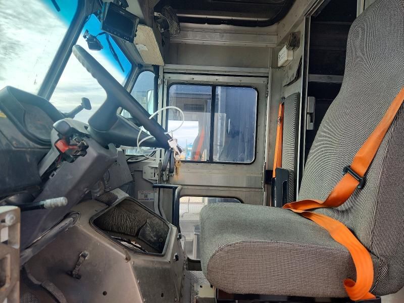 2020 Freightliner MT 45G Delivery Truck