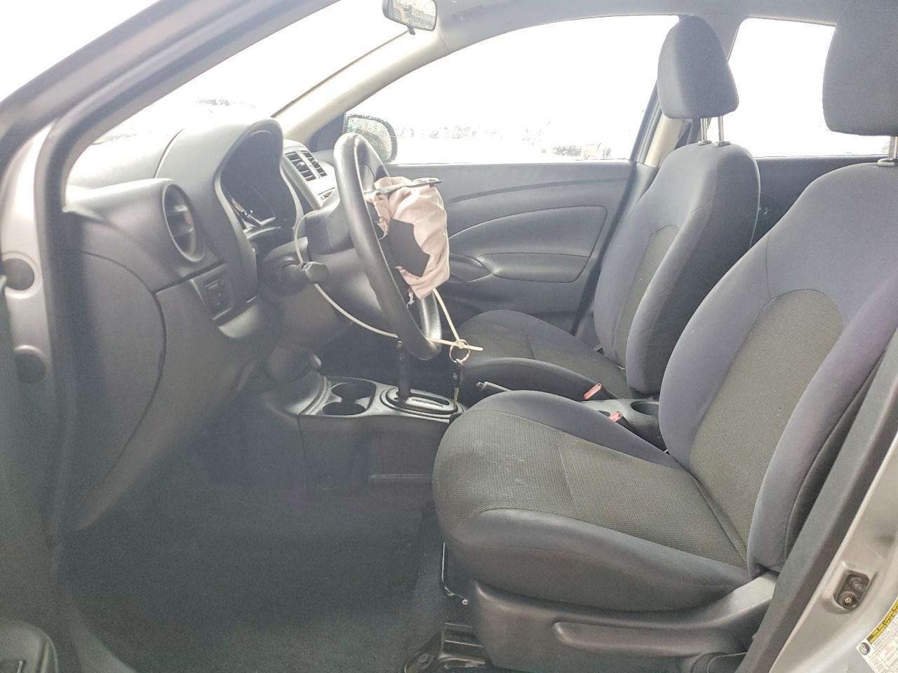 2012 Niss Versa s