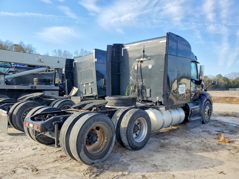 2016 Peterbilt 579 Semi Truck