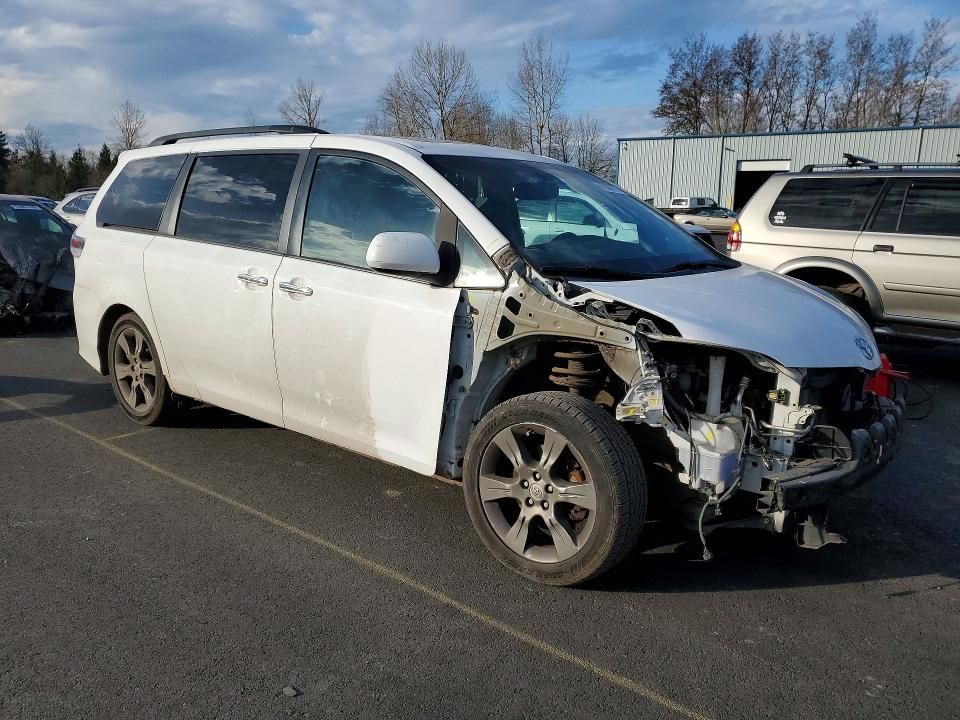 2015 Toyota Sienna Sport