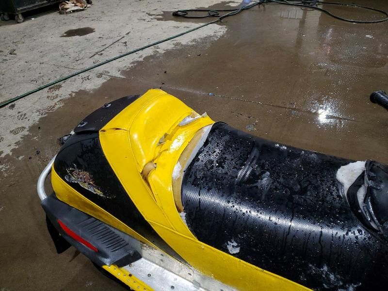 2001 Skidoo 2001 Skidoo MX Z 600