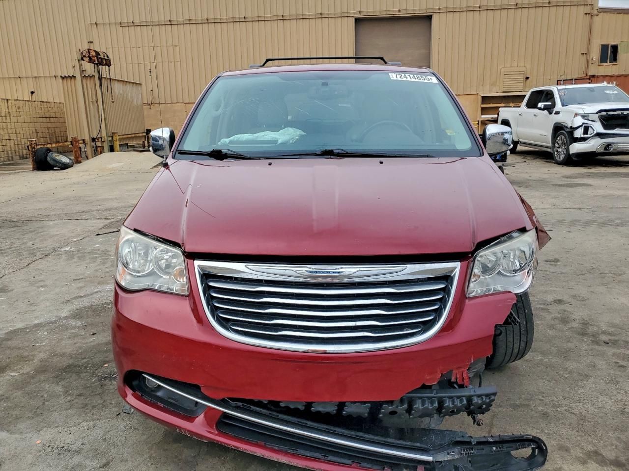 2013 Chrysler Town & Country Touring l