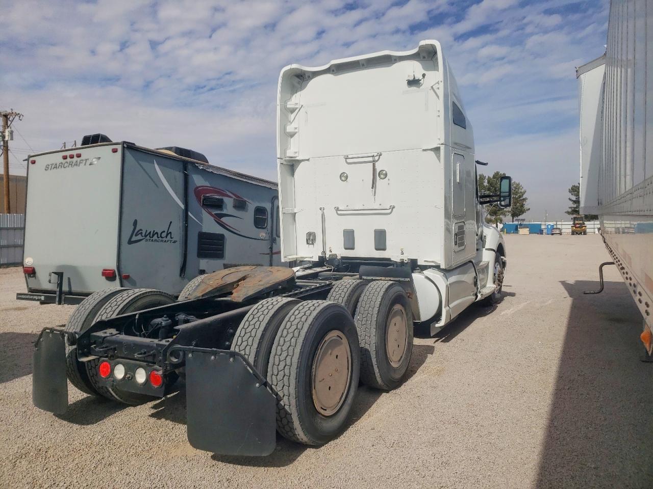 2015 Kenworth T680 Semi Truck