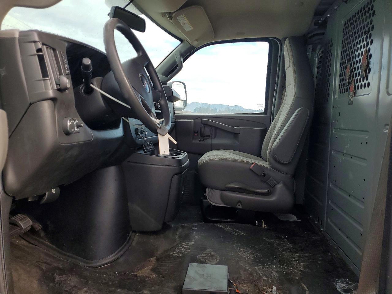 2017 GMC Savana G2500 Utility / Service Van