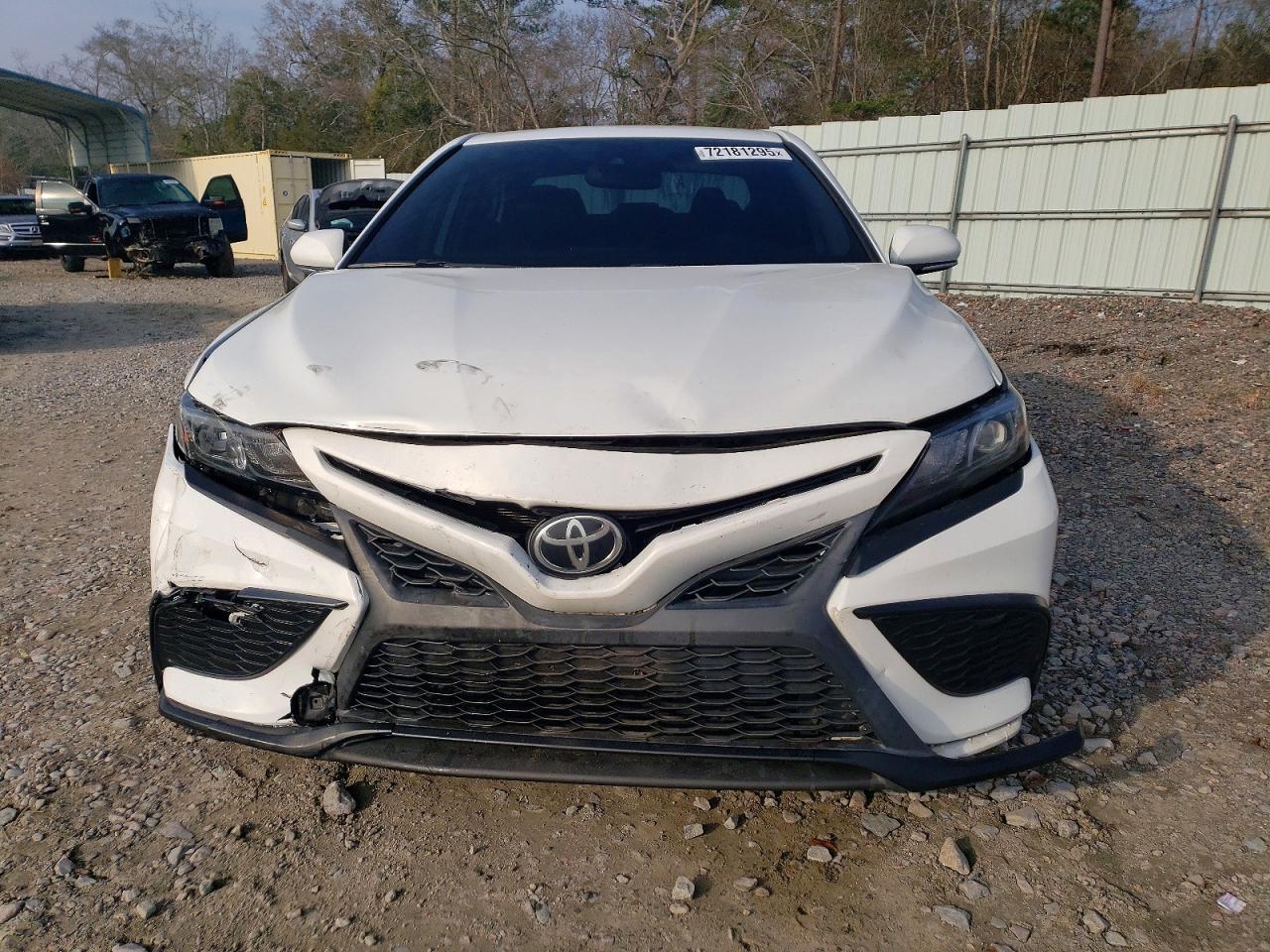 2021 Toyota Camry se