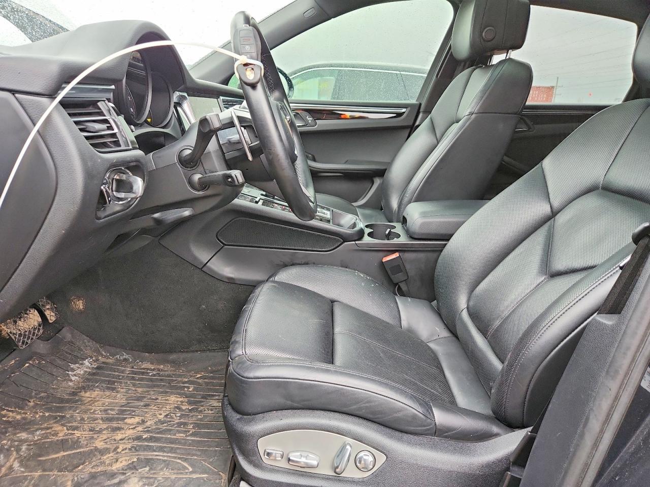 2023 Porsche Macan Base